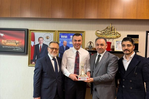 AK Parti MKYK Üyesi Sayın Seyithan İZSİZ’e makamında ziyaret