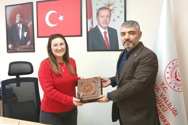Şehitler Haftası münasebetiyle Aile ve Sosyal Hizmetler Bakanlığı Beylikdüzü Sosyal Hizmet Merkezi Müdürü Sayın Tuğba Çakmak’a ziyaret