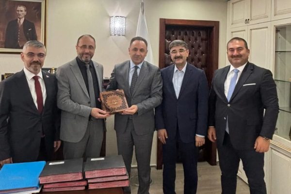 Diyanet İşleri Başkanlığı Hac ve Umre Hizmetleri Genel Müdürü Sayın Hüseyin DEMİRHAN ile Umre ve Kudüs Ziyaretleri Daire Başkanı Sayın Muhammed Zeyd ÖZEL’e ziyaret.